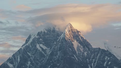 Himalayas-Mountains-Close-Up-at-Sunset-in-Nepal,-Dramatic-Sunset-Clouds-and-Snowcapped-Mountain-Top-Summit,-Snow-Covered-Mountains-Landscape-Scenery-at-Poon-Hill-Viewpoint-of-Big-Tall-High-Peaks