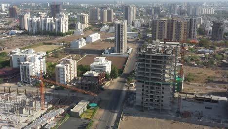 La-Cámara-Del-Dron-Avanza-A-Medida-Que-Se-Realizan-Grandes-Obras-De-Construcción.