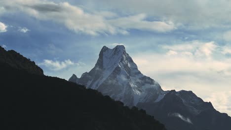 Close-Up-Snowcapped-Mountain-Top-in-Nepal-Himalayas,-Snowy-Snow-Covered-Winter-Mountain-Top-with-Dramatic-Beautiful-Peak-in-Annapurna-Mountains,-Fishtail-Mountain-Summit-at-Machapuchare-Base-Camp