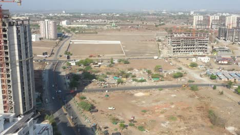 Todos-Los-Edificios-Son-Visibles-Y-Los-Trabajos-De-Construcción-Están-En-Progreso.