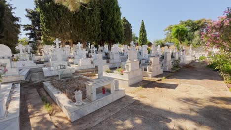 Gräber-Auf-Einem-Orthodoxen-Alten-Friedhof