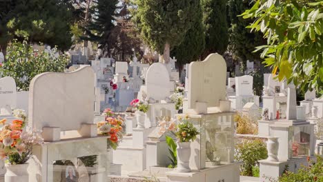 Gräber-Auf-Einem-Orthodoxen-Alten-Friedhof