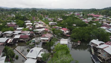 Almirante,-panama,-showing-houses-and-lush-greenery-on-a-cloudy-day,-aerial-view