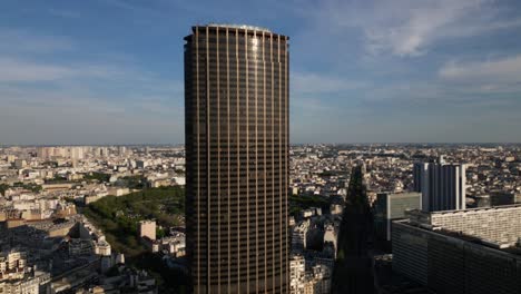 Torre-Montparnasse,-Paisaje-Urbano-De-París,-Francia.-Drone-Aéreo-Pov