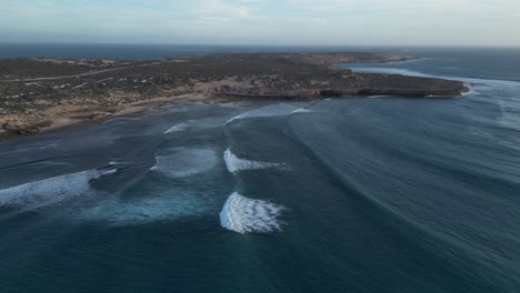 Playa-De-Cactus-En-El-Sur-De-Australia.-Avance-Aéreo