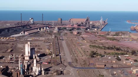 Drone-shot-of-the-GFG-Alliance-Whyalla-Steelworks-and-harbor-on-the-Spencer-Gulf,-South-Australia