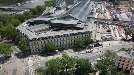 -Bahnhof-Paris-Austerlitz,-Frankreich.-Luftdrohne-Im-Orbit