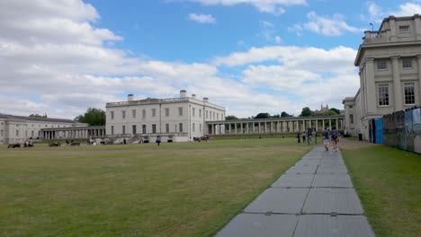 Greenwich,-Londres:-Vista-De-La-Casa-De-La-Reina-En-Greenwich,-Un-Elegante-Edificio-Histórico-Famoso-Por-Su-Arquitectura-Y-Su-Hermosa-Colección-De-Arte.