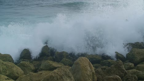 Tranquilos-Paisajes-Marinos-Del-Sur-De-Bali:-La-Belleza-Del-Océano