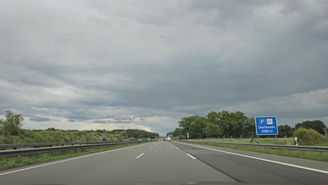 POV-Fahraufnahme-Einer-Fahrt-Auf-Einer-Deutschen-Autobahn