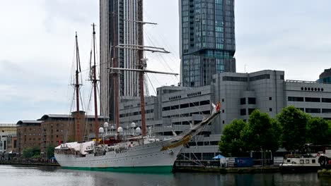 Juan-Sebastián-De-Elcano,-Barco-Español-En-Canary-Wharf,-Londres,-Reino-Unido