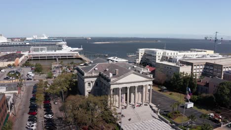 Aerial-close-up-panning-shot-of-the-United-States-Custom-House-in-Charleston,-South-Carolina