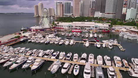 Miami-Marina-with-parking-boats-and-yachts-in-front-of-downtown