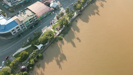 Ariel-Ansicht-Der-Serike-Stadt-Sarawak,-Borneo