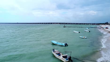 Strand-Progreso-Yucatan-Mexiko-Boote-Und-Pier