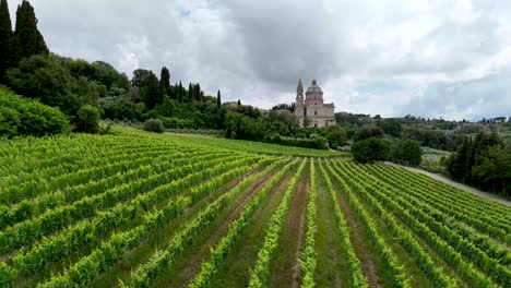 Montepulciano.-Italia.-Vista-De-Drones.-4k