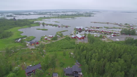 Toma-Aérea-Del-Histórico-Svedjehamn,-Mustasaari