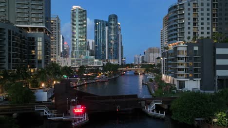 Fuerte-Lauderdale-En-La-Noche