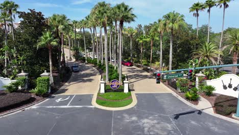 Autobús-Del-Universal-Orlando-Resort-Pasando-Por-El-Hard-Rock-Hotel-En-Universal-Boulevard-En-Florida