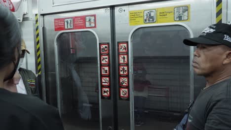 Passengers-on-a-commuter-train-in-Rawa-Buntu-Station,-Tangerang-Selatan