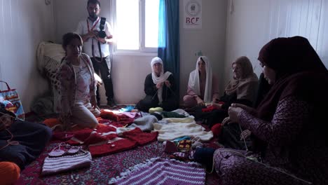 Refugee-and-IDP-women-knitting-at-the-Darashakran-Camp-near-Erbil-Iraq-to-sell-handicrafts