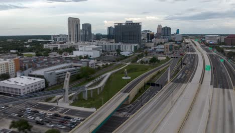 I-4-Expressway-passing-downtown-Orlando,-Florida