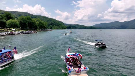 Luftaufnahme-Der-Bootsparade-Am-4.-Juli-Am-Watauga-Lake,-Tennessee