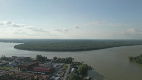 Ariel-Vista-De-La-Ciudad-De-Serike-Sarawak,-Borneo