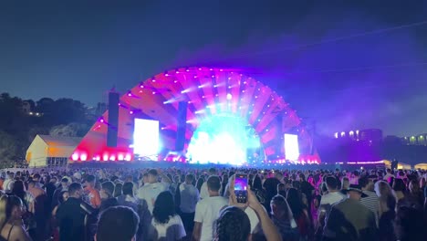 Live-crowd-of-people-at-music-festival-Neversea-in-Constanta,-Romania