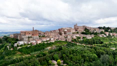 Montepulciano.-Italia.-Vista-De-Drones.-4k