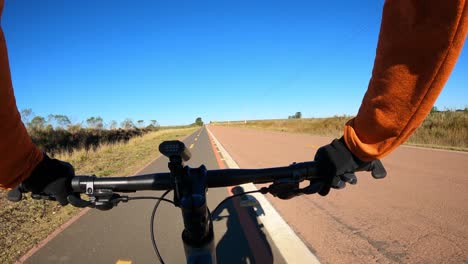 Cyclists-on-a-shared-bike-path-with-highway,-hyperlapse-movie