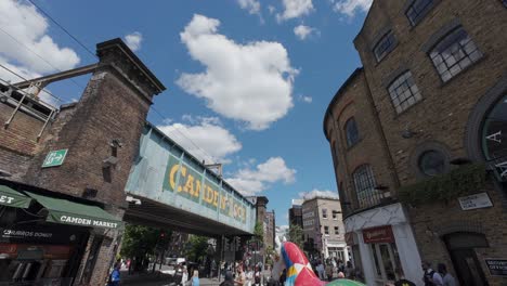 Menschen-Geschäftigen-Treiben-In-Camden-Market,-London,-Großbritannien