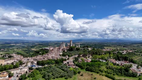 San-Gimignano,-Toskana,-Italien.-Drohnenansicht.-4k