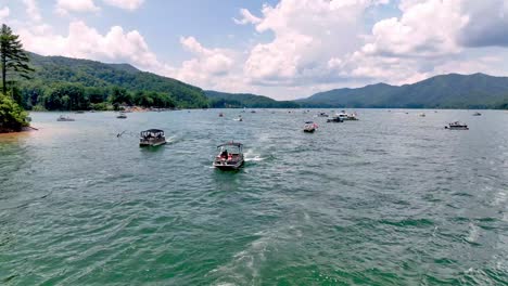 4-De-Julio-Desfile-De-Barcos-En-El-Lago-Watauga-Cerca-De-Elizabethton-Tennessee