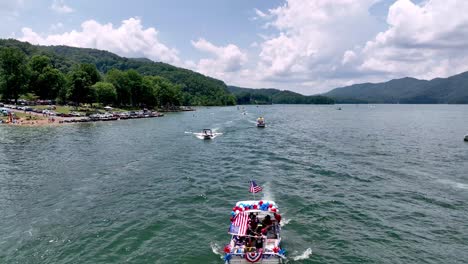 July-Fourth,-Independence-Day-boat-parade-on-Watauga-Lake-in-Tennessee