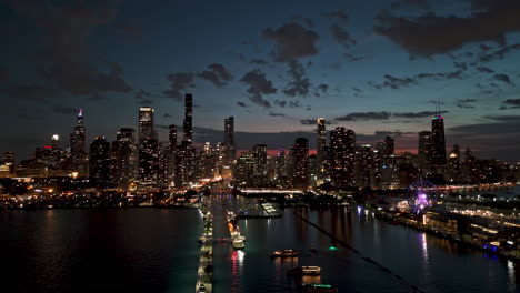 Toma-De-Drone-De-Streeterville-Y-New-Eastside-De-Chicago,-Desde-El-Lago-Michigan