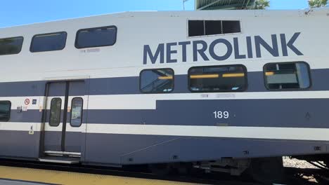 Tren-Metrolink-Que-Presta-Servicio-A-Pasajeros-En-Todo-El-Sur-De-California.