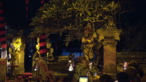 Espectáculo-De-Danza-Del-Fuego-De-Danza-Kecak-En-Ji