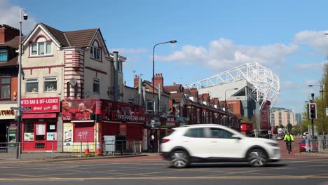 Calle-Junto-A-Old-Trafford,-El-Estadio-De-Fútbol-Del-Manchester-United.