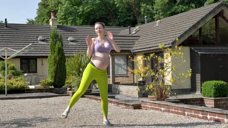 Pregnant-woman-does-a-dance-to-the-camera