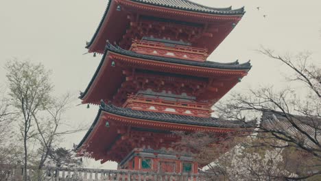 Famous-Pagoda-Of-Kiyomizu-dera-Buddhist-Temple-During-Spring-In-Kyoto,-Japan