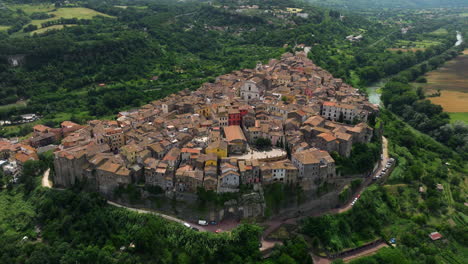 Vista-General-De-Un-Pueblo-En-El-Casco-Antiguo-De-Orte-En-Lacio,-Italia.