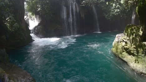 Waterfall-in-secluded-part-of-Mexico-national-park-La-Huasteca,-touristic