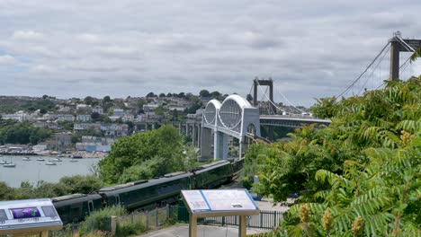 GWR-train-entering-the-Royal-Albert-Bridge-built-by-Isambard-Kingdom-Brunel-in-Plymouth,-Devon,-July-2024