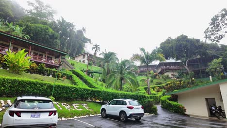 Heavy-tropical-rain-over-a-hilly-holiday-resort-in-Quepos,-Costa-Rica