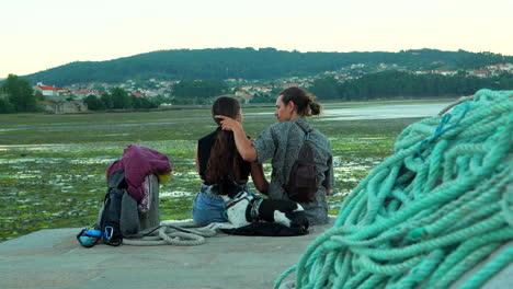 Hippie-young-couple-flirting-on-the-pier-of-Combarro-seaside-town