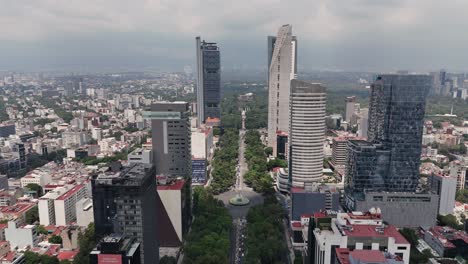 Mexiko-Stadt,-Drohnenansicht-Der-Hauptstraßen,-Paseo-De-La-Reforma