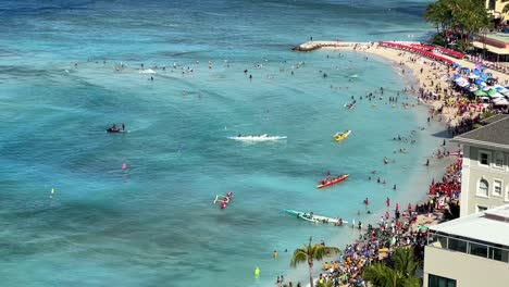 La-Regata-Anual-De-Canoas-De-Honolulu-Atrae-A-Grandes-Multitudes-A-La-Playa-De-Waikiki,-Oahu,-Hawai