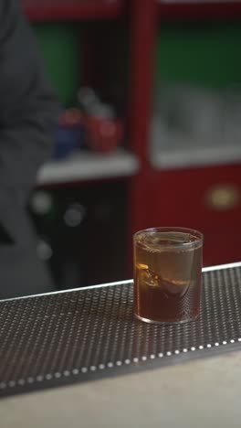 Cocktail-Pour-Drink-Perfect-Serve