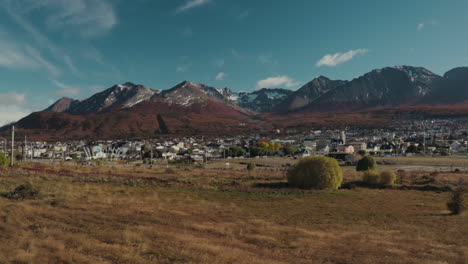 Cars-cruise-the-highway-with-ice-mountains-in-background-in-Ushuaia